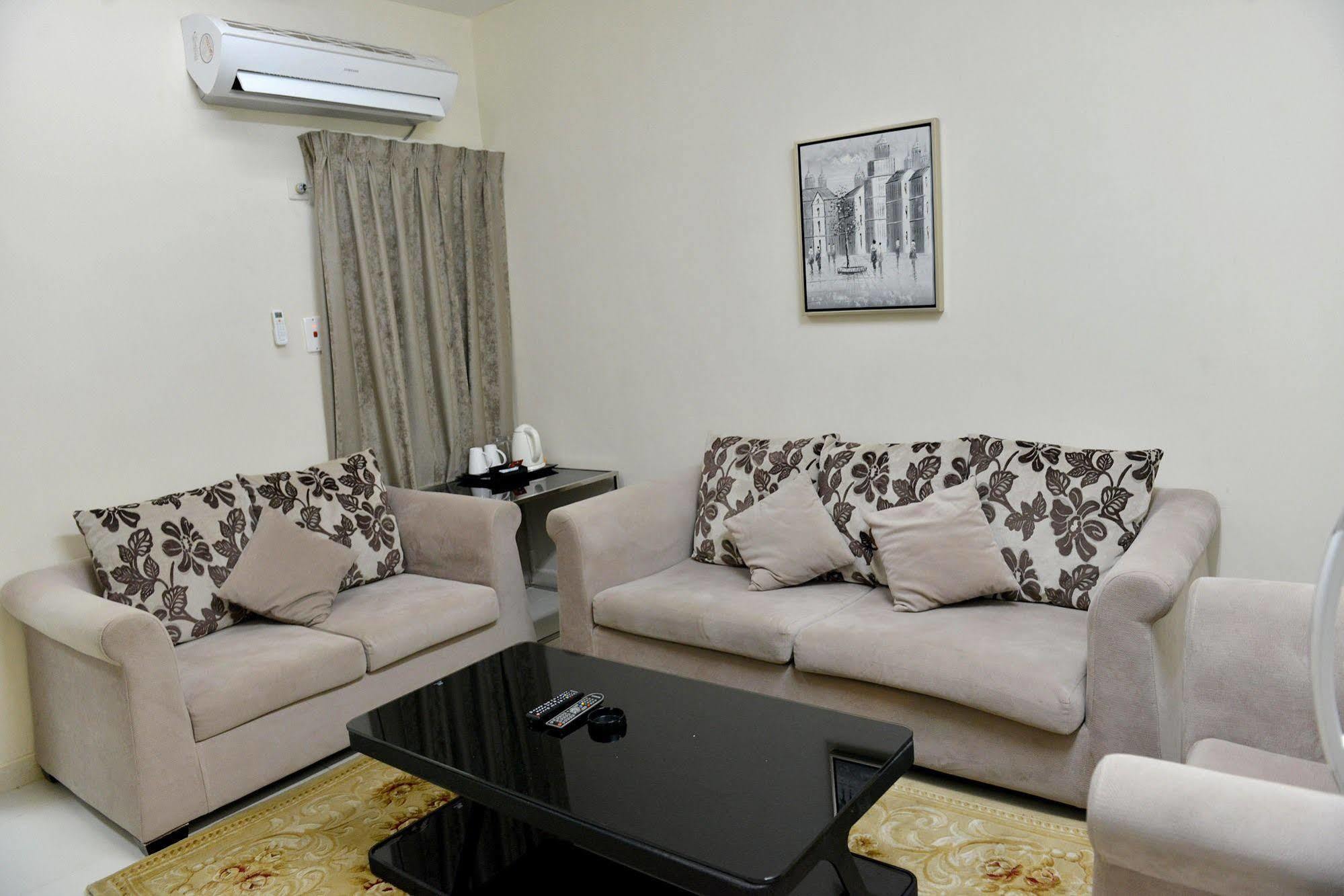 Al Mawasem Al Arbaa Aparthotel Al Al Jubail 外观 照片